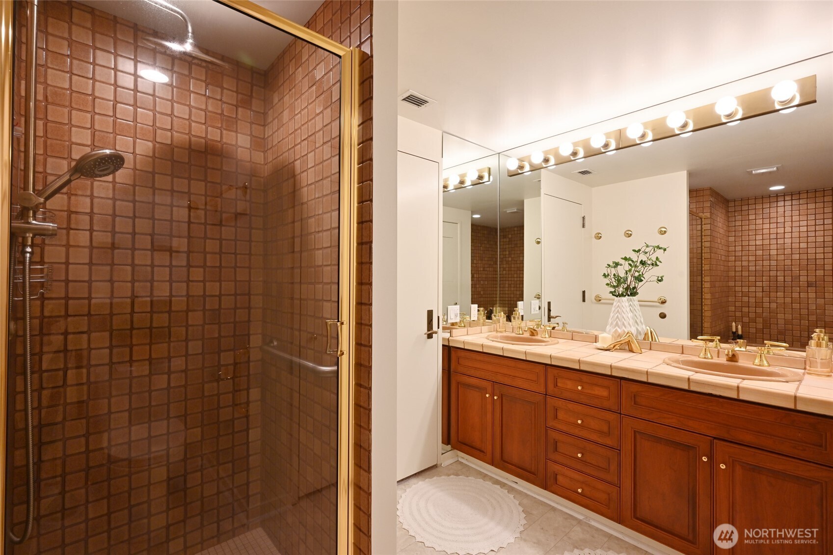 1301 Spring Street, Unit 21I Seattle, WA 98104 - Photo 21 of 40