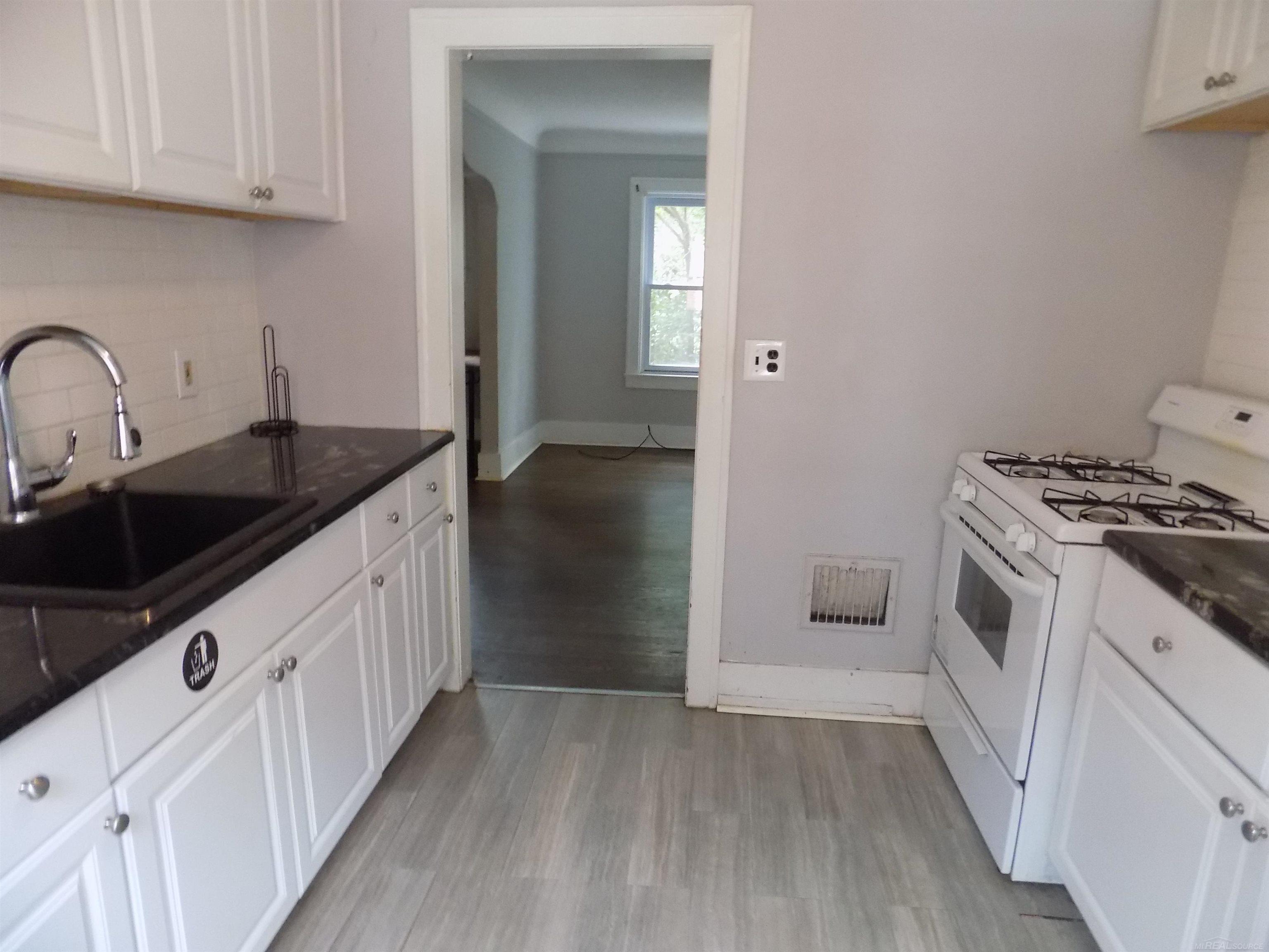 35920 John R Street Wayne, MI 48184 - Photo 3 of 11