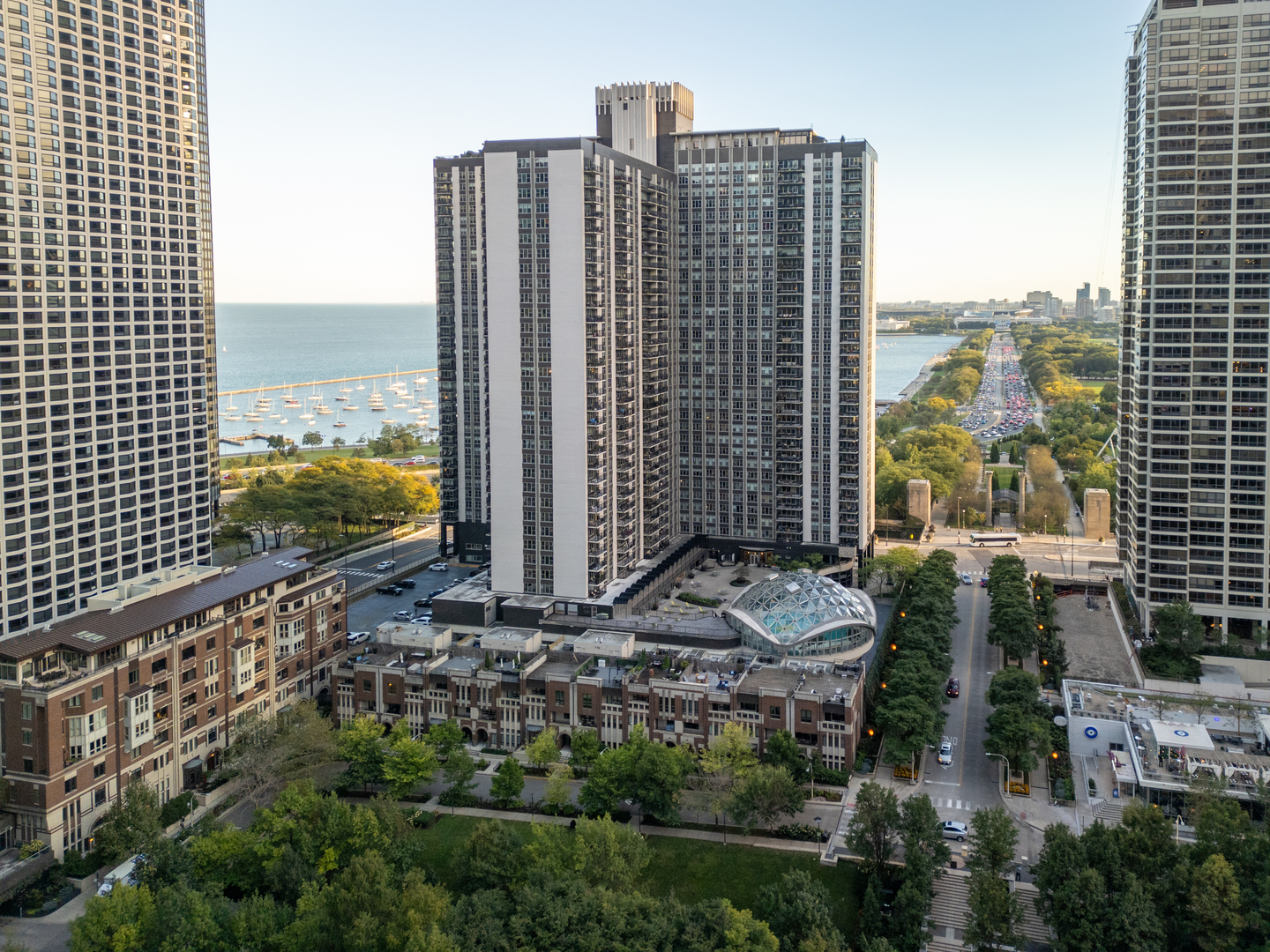 400 East Randolph Street, Unit 828 Chicago, IL 60601 - Photo 1 of 15