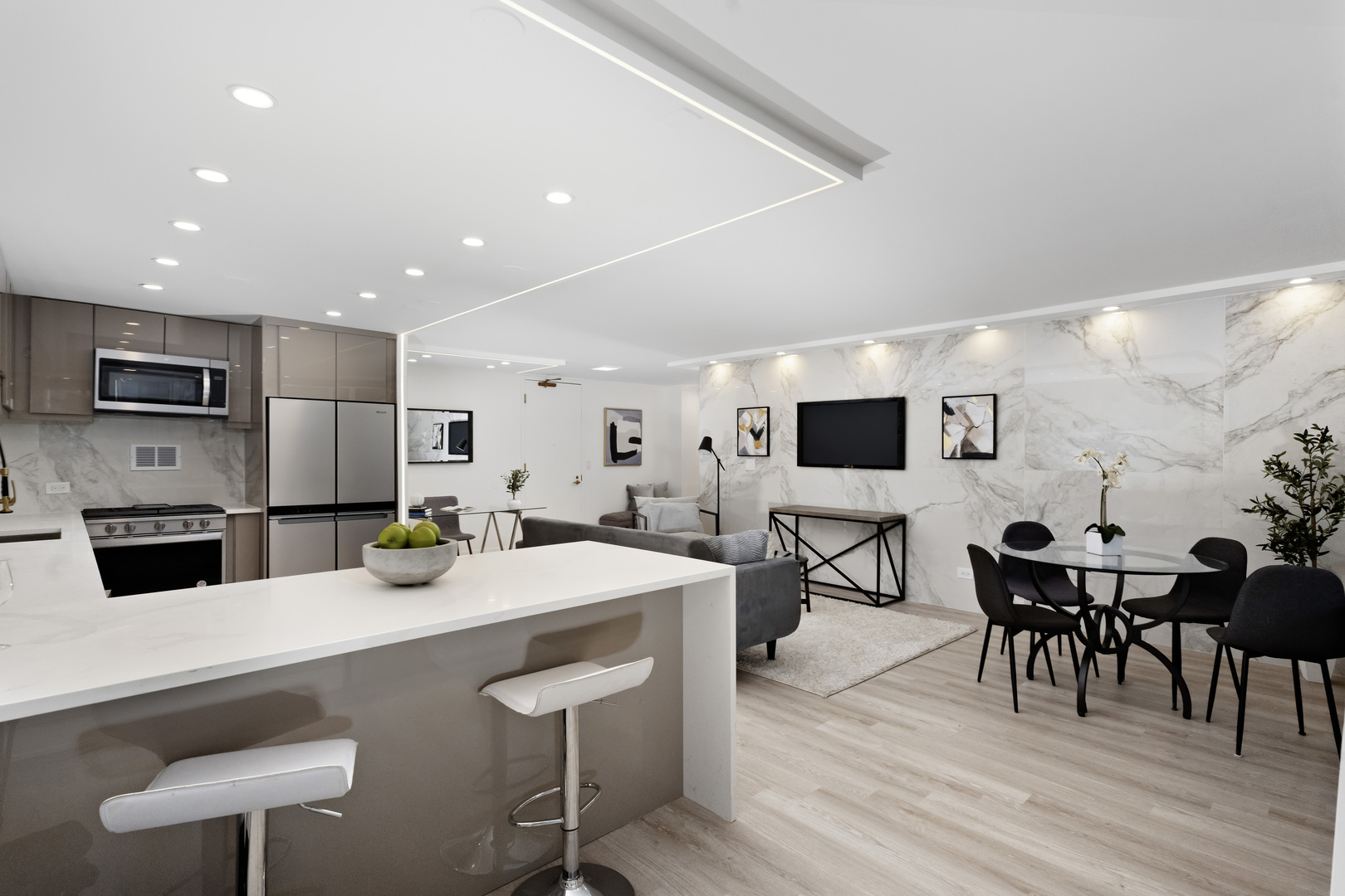 400 East Randolph Street, Unit 828 Chicago, IL 60601 - Photo 2 of 15