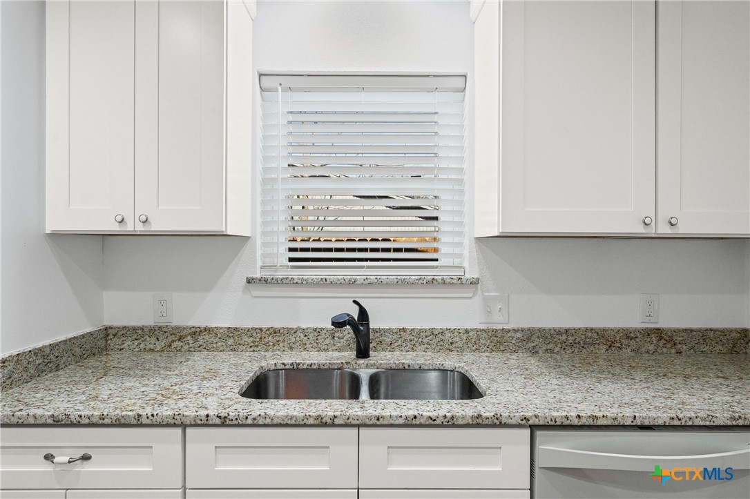 3702 Las Moras Drive Temple, TX 76502 - Photo 13 of 32 Kitchen