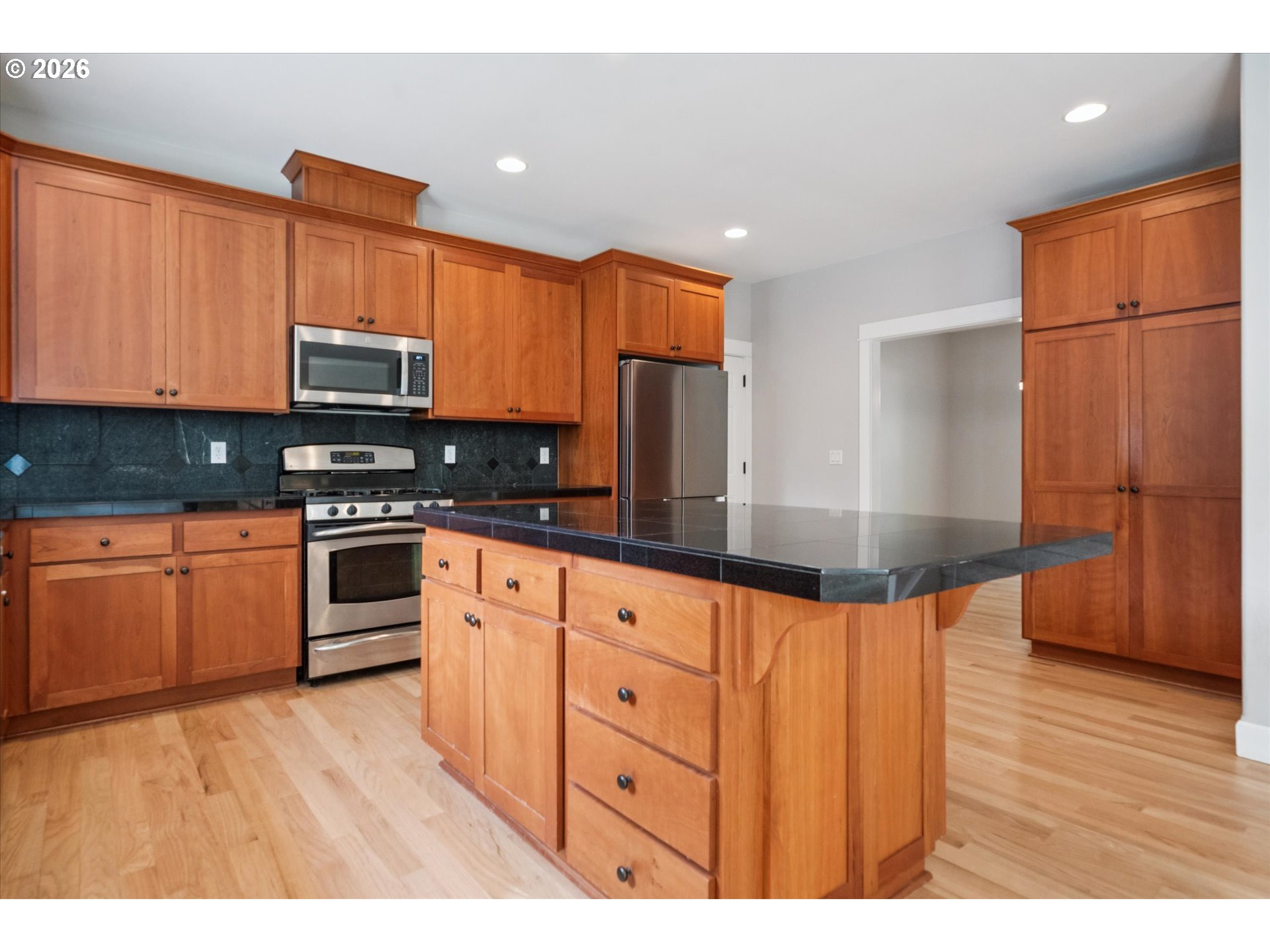 4434 Southwest Arnold Street Portland, OR 97219 - Photo 10 of 43 Gallery Image 10