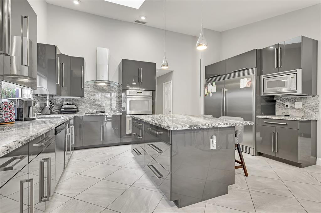 8324 Northwest 80th Street Tamarac, FL 33321 - Photo 13 of 40