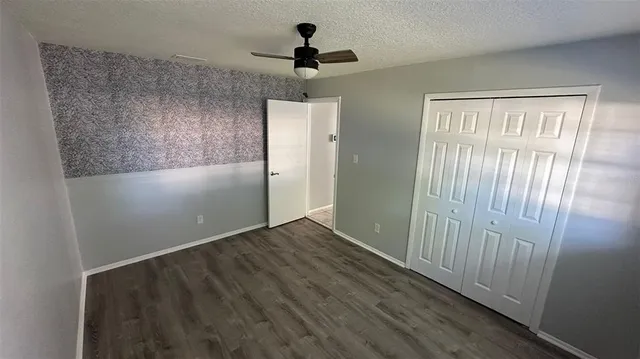 a view of empty room with window