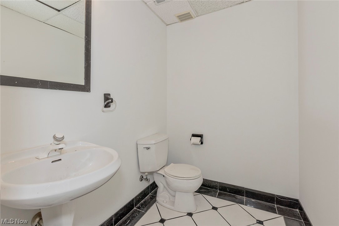 3850 Ellendale Road Moreland Hills, OH 44022 - Photo 35 of 39 Half Bathroom with toilet, tile floors, sink