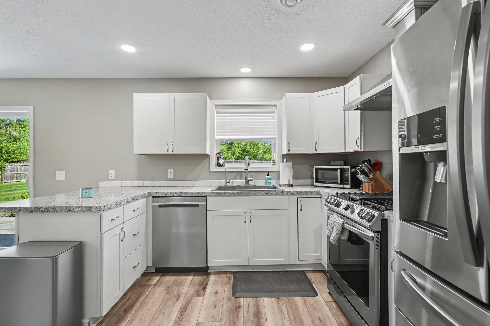786 Judson Road Norton Shores, MI 49456 - Photo 4 of 26 010_file_6938