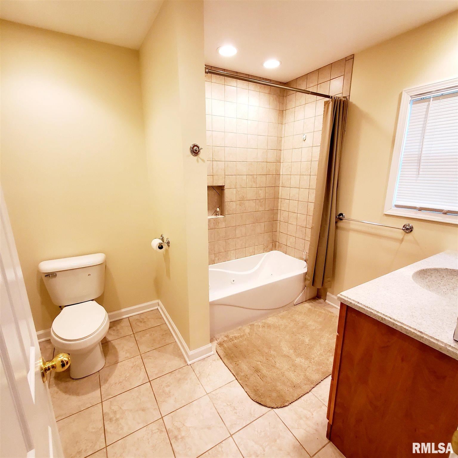 1527 Lakeview Road North Dahinda, IL 61428 - Photo 11 of 21
