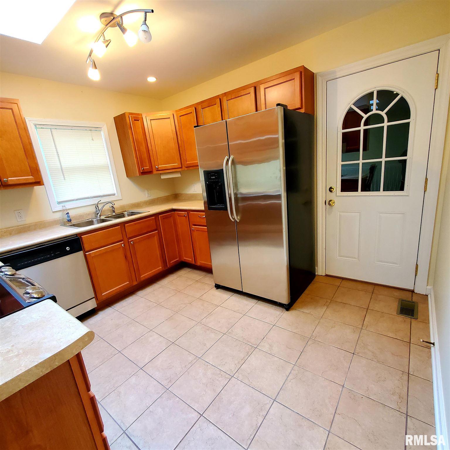 1527 Lakeview Road North Dahinda, IL 61428 - Photo 3 of 21