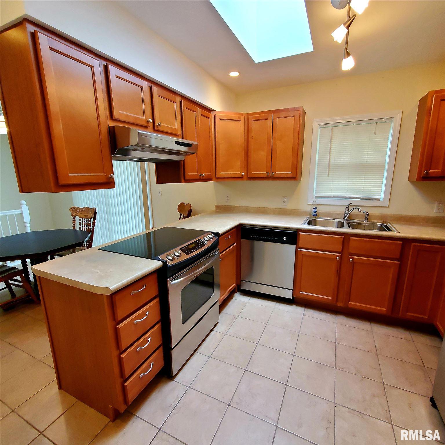 1527 Lakeview Road North Dahinda, IL 61428 - Photo 4 of 21