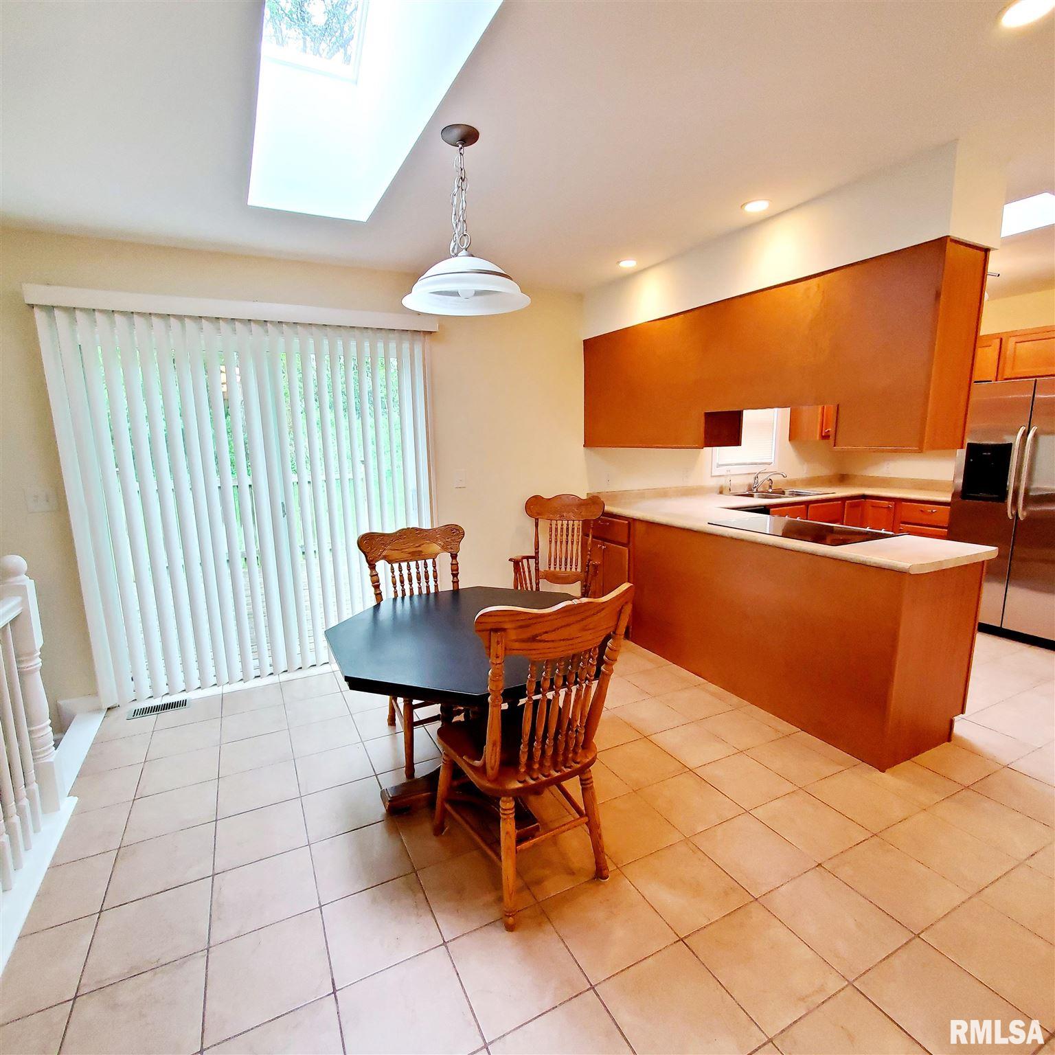 1527 Lakeview Road North Dahinda, IL 61428 - Photo 5 of 21