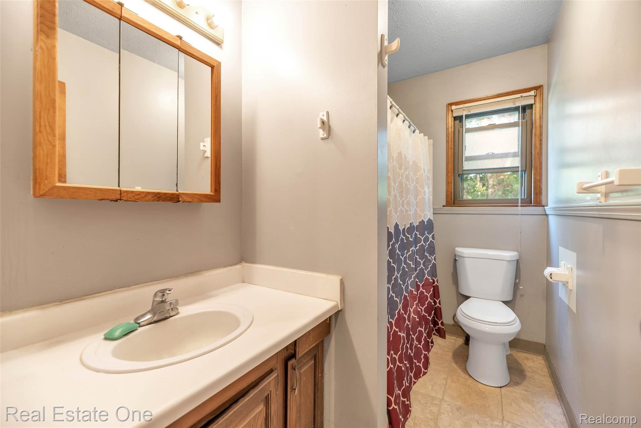 5400 North Fleming Road Fowlerville, MI 48836 - Photo 23 of 40 28-5400 Fleming Rd-WindowStill-Real.jpg