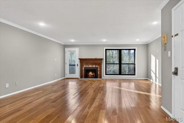 $324,900 | 2000 Meadowtree Lane, Unit 7, Kirkwood, MO 63122