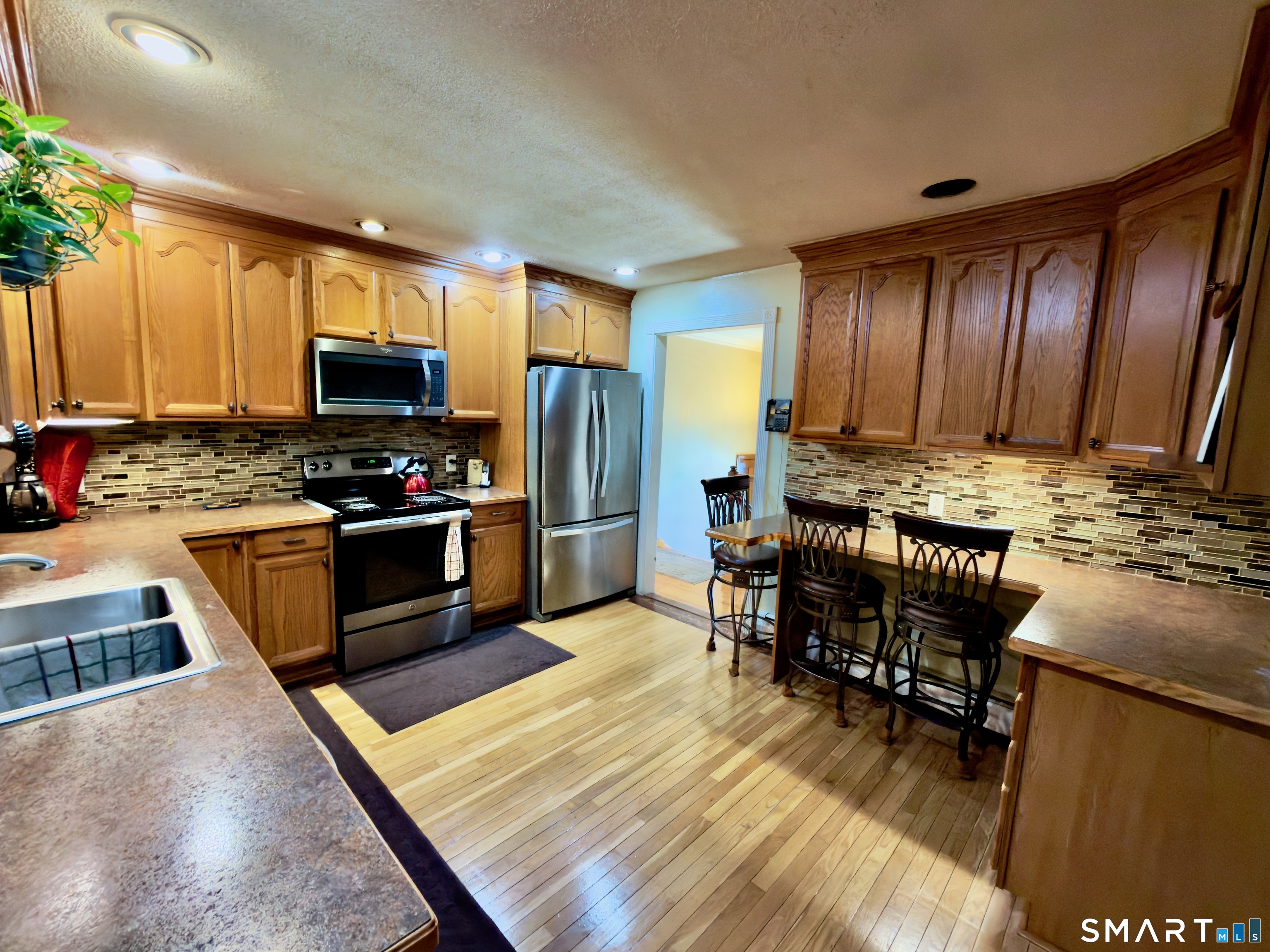 25 Greenfield Avenue Waterbury, CT 06708 - Photo 11 of 37