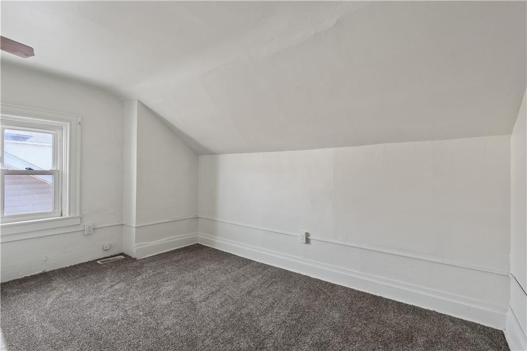 481 Union Street Verona, PA 15147 - Photo 20 of 25 an empty room with cabinet