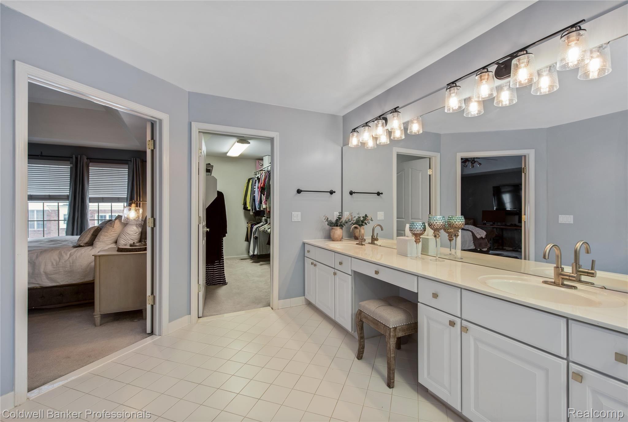 1210 Miners Run Rochester, MI 48306 - Photo 28 of 47 Amazing walk in closet off master bath