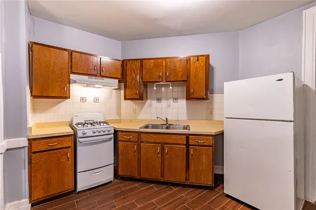 $1,000,000 | 201 Lake Avenue, Rochester, NY 14608