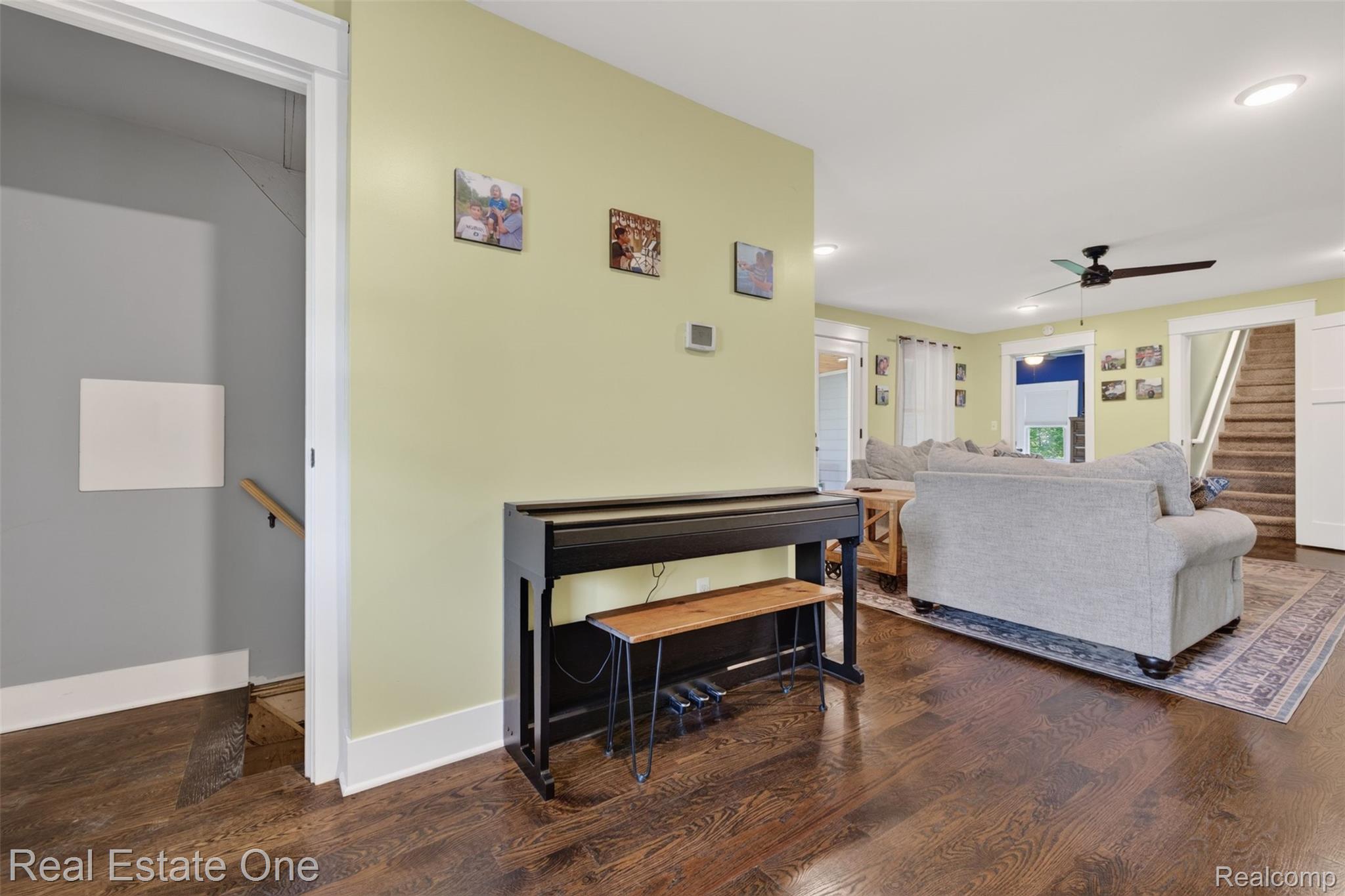 2355 South Sashabaw Road Ortonville, MI 48462 - Photo 55 of 57 7) Living Room.jpg