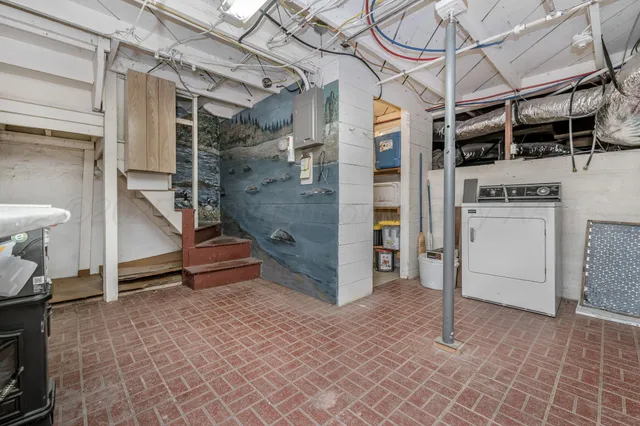 a view of a storage & utility room