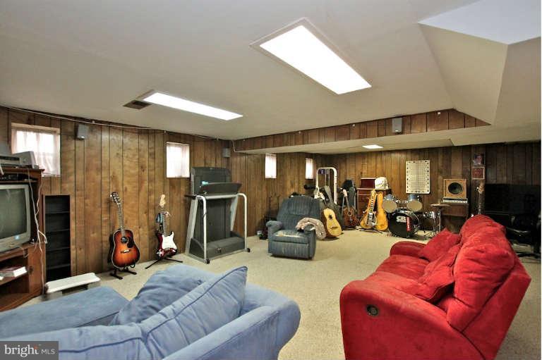 18406 Cabin Road Triangle, VA 22172 - Photo 22 of 23 Basement