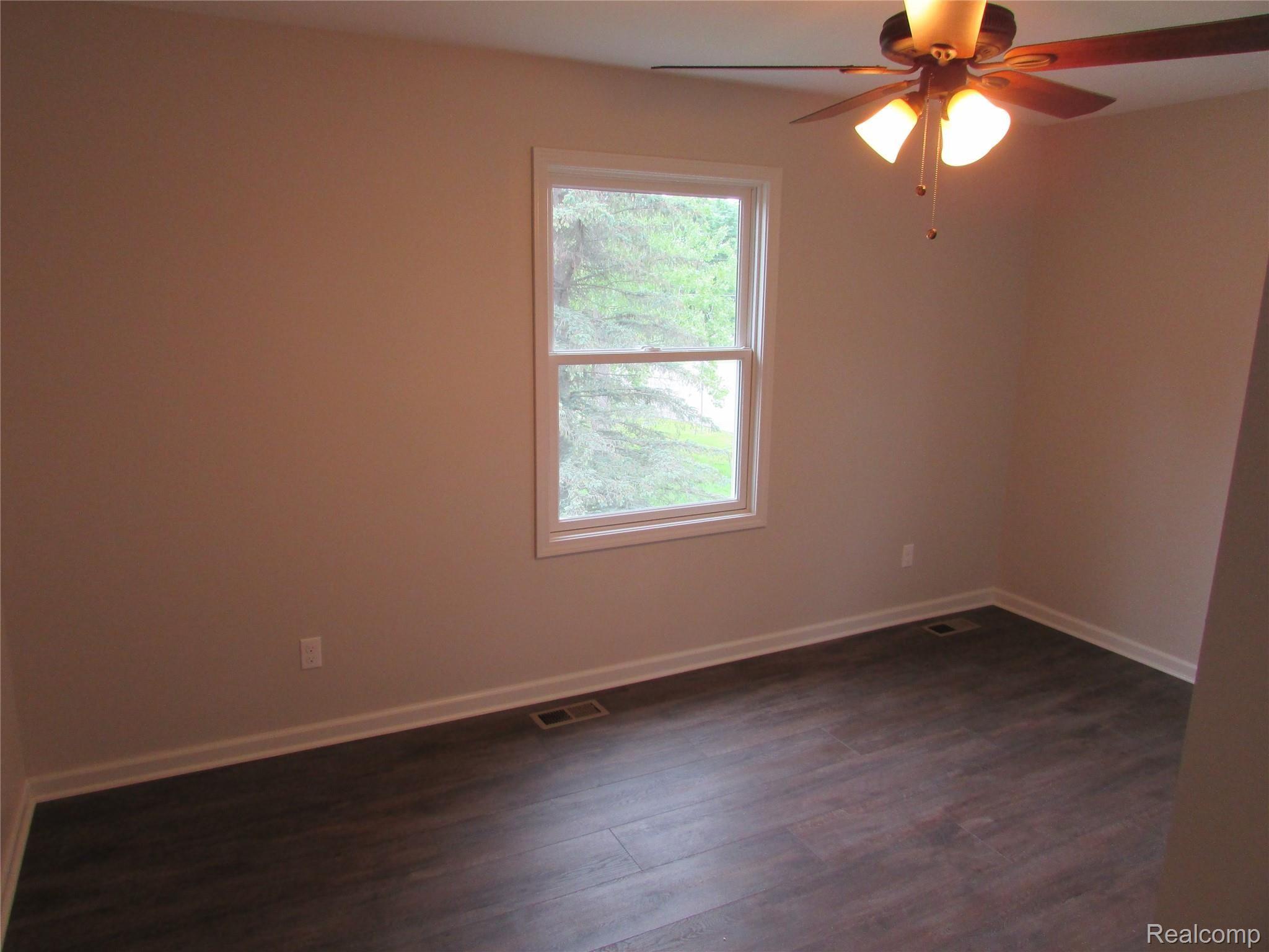 2405 South Irish Road Davison, MI 48423 - Photo 23 of 24 IMG_1038.JPG