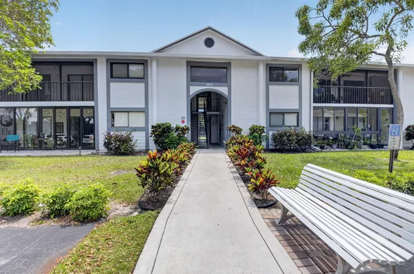 $174,900 | 15453 Lakes Of Delray Boulevard, Unit 201, Delray Beach, FL 33484