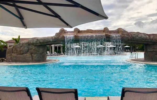 a view of a yard with a house