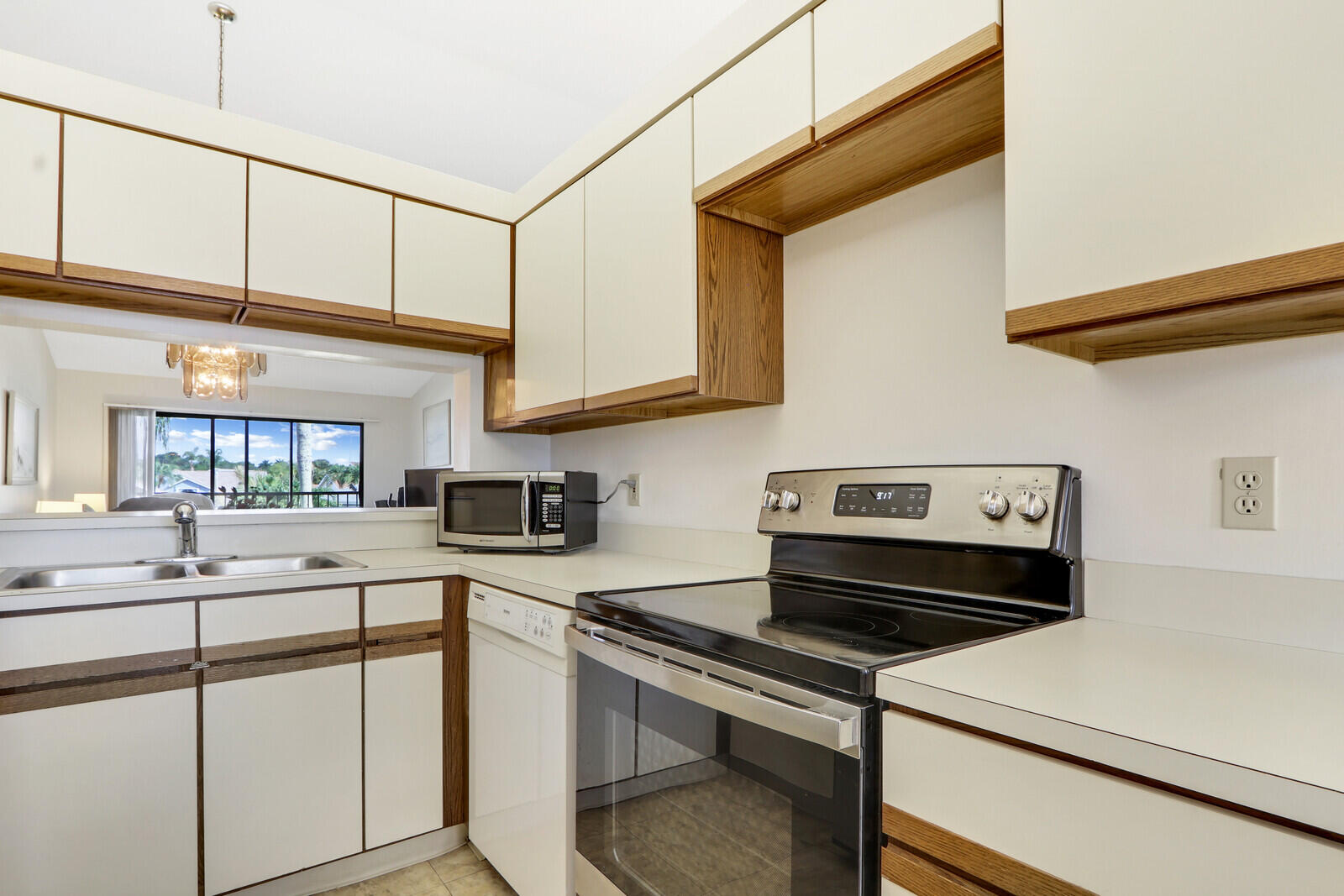 2052 Keystone Drive, Unit B Jupiter, FL 33458 - Photo 13 of 23 12_image_12_mls