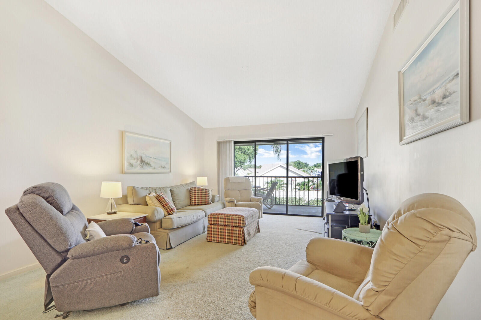 2052 Keystone Drive, Unit B Jupiter, FL 33458 - Photo 7 of 23 03_Image_3_mls