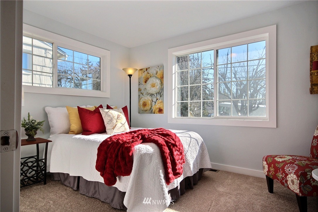 3528 Northeast 6th Street Renton, WA 98056 - Photo 8 of 10