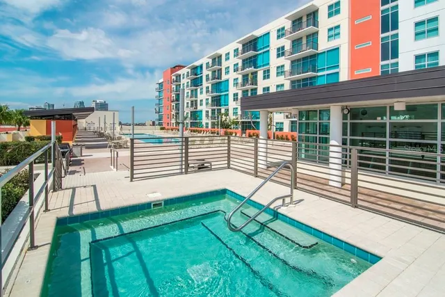 a view of building with a yard