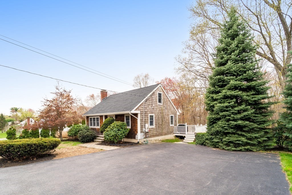 16 Farm Street Bellingham, MA 02019 - Photo 3 of 27 Gallery Image 3