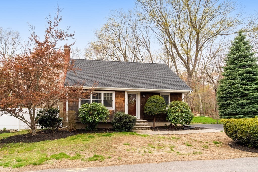 16 Farm Street Bellingham, MA 02019 - Photo 4 of 27 Gallery Image 4