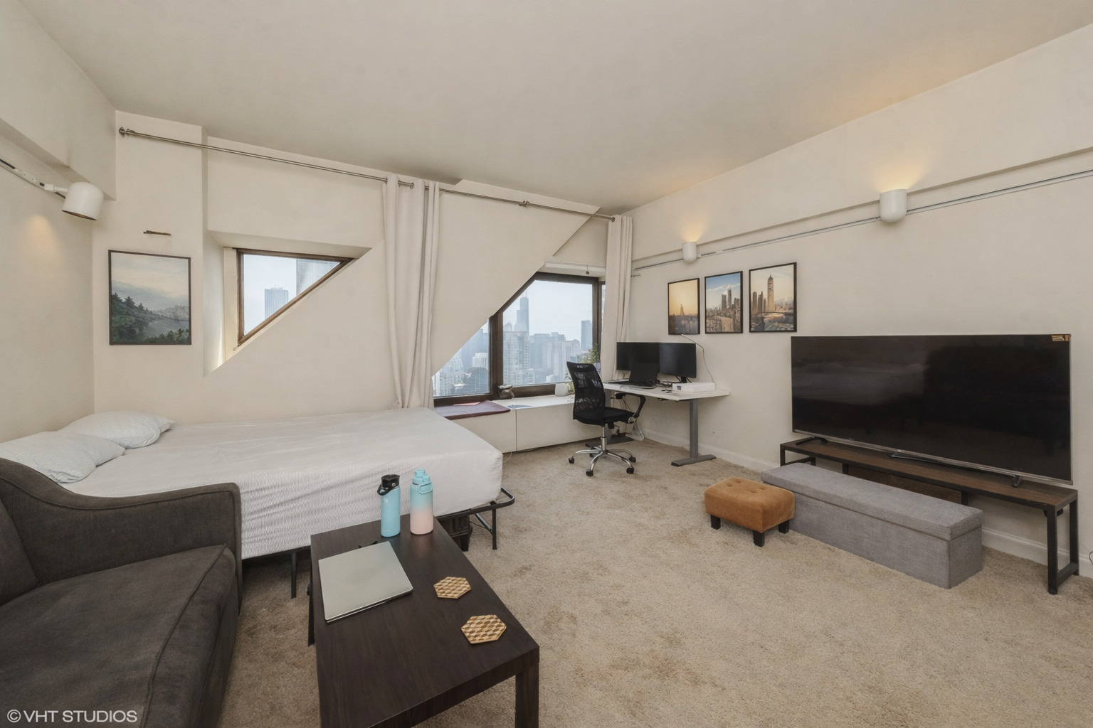 175 East Delaware Place, Unit 4620 Chicago, IL 60611 - Photo 4 of 17