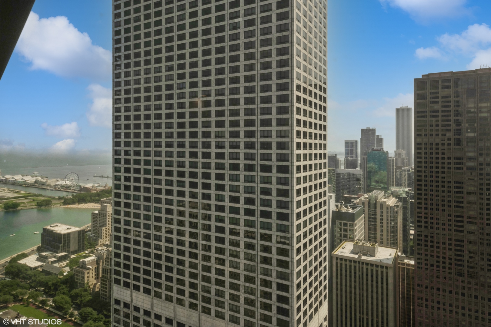 175 East Delaware Place, Unit 4620 Chicago, IL 60611 - Photo 6 of 17