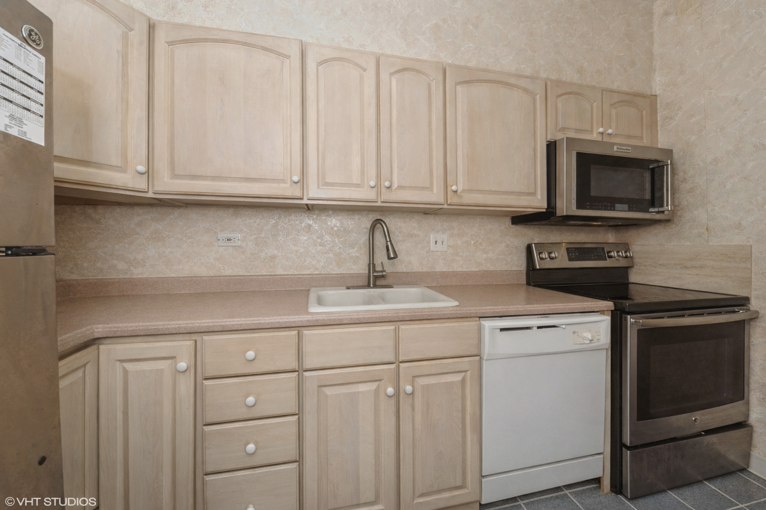 175 East Delaware Place, Unit 4620 Chicago, IL 60611 - Photo 9 of 17