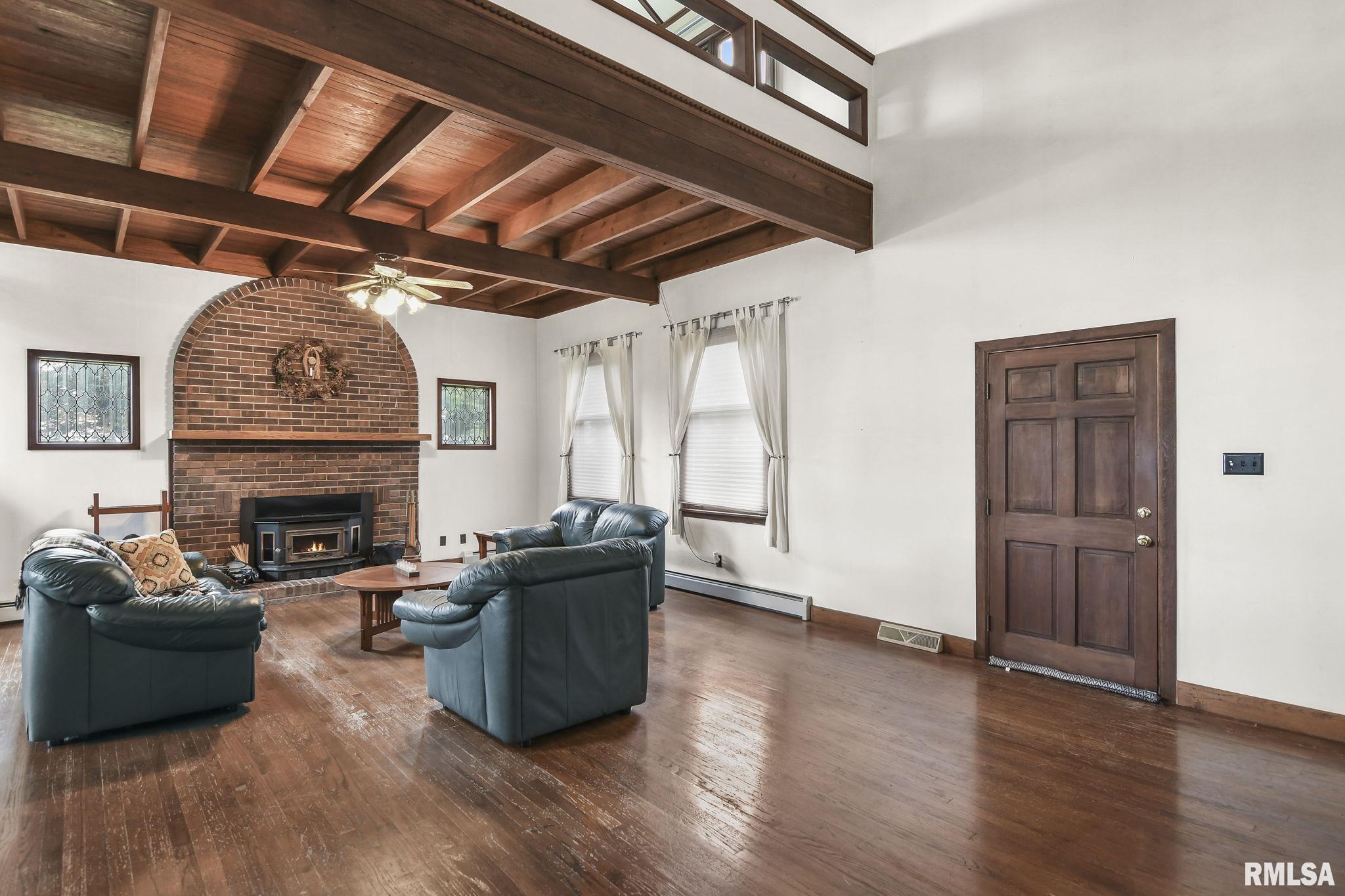 11881 Sherman Road Buffalo, IL 62515 - Photo 5 of 35 Gallery Image 5