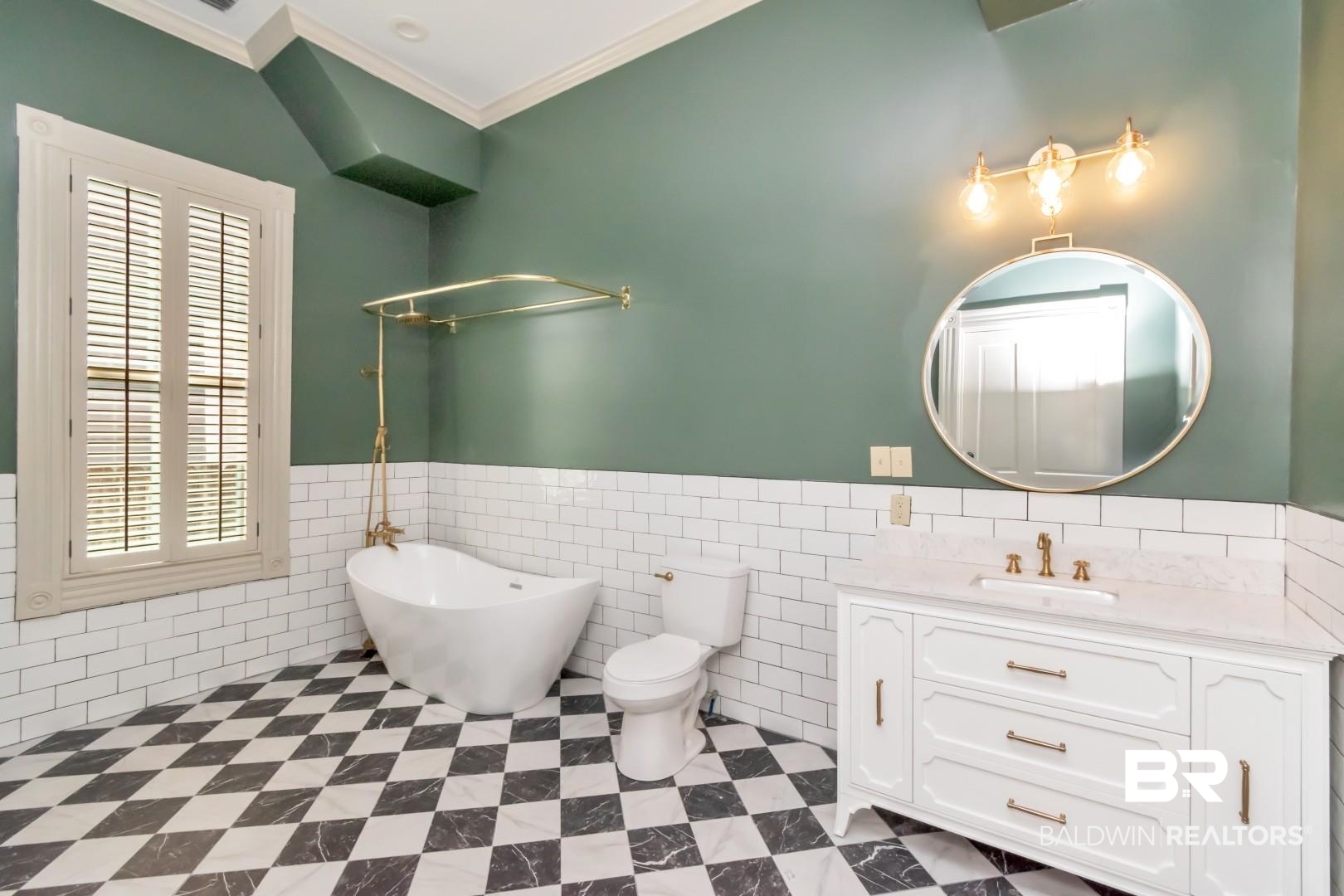 605 St Francis Street Mobile, AL 36602 - Photo 21 of 40 Bathroom
