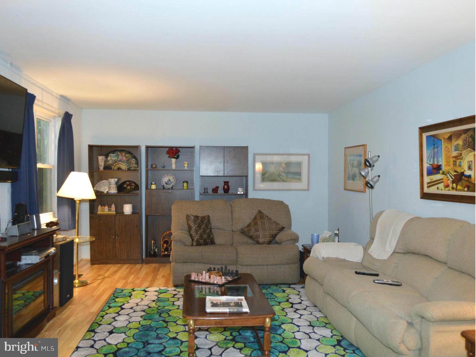 811 Nicodemus Road Reisterstown, MD 21136 - Photo 11 of 30 Living Room
