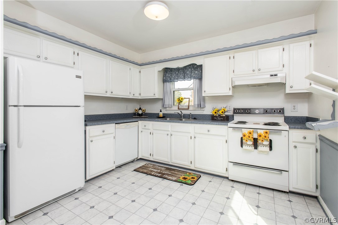 10225 Ridgerun Road Chesterfield, VA 23832 - Photo 25 of 33 a kitchen with granite countertop white cabinets and white appliances