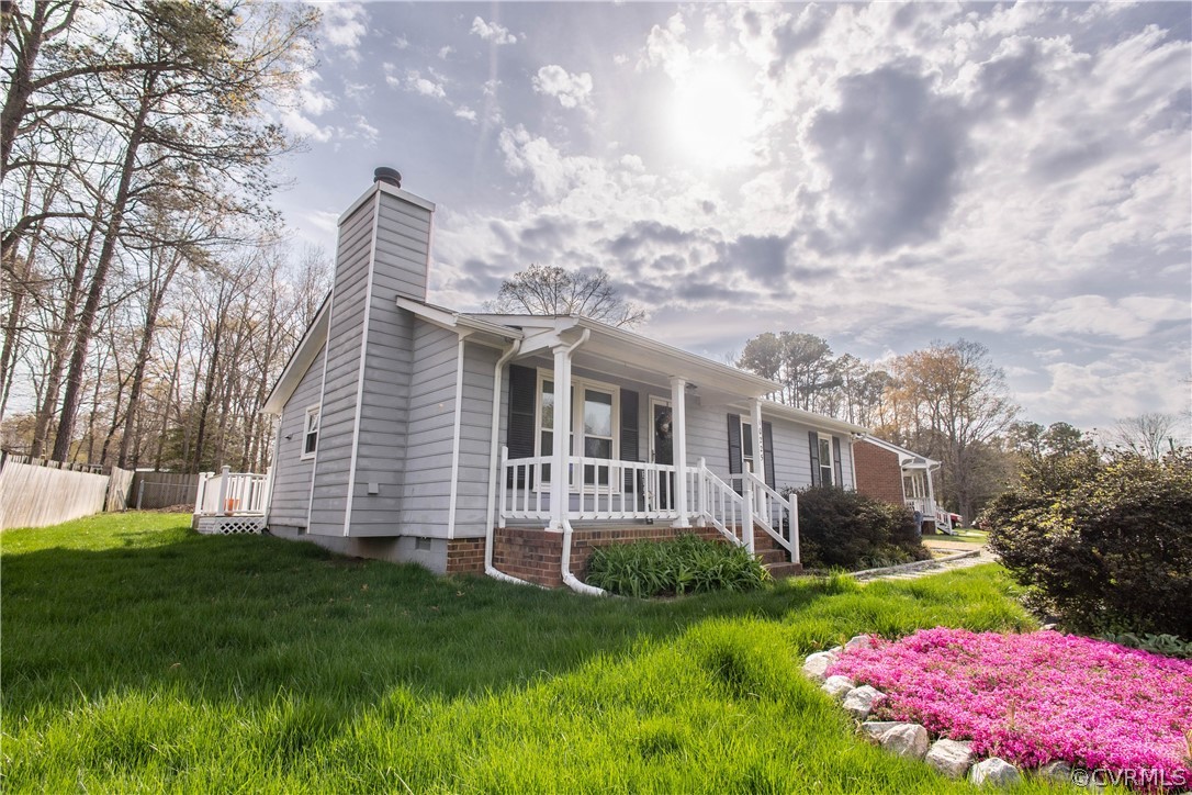 10225 Ridgerun Road Chesterfield, VA 23832 - Photo 4 of 33 a front view of house with yard and green space