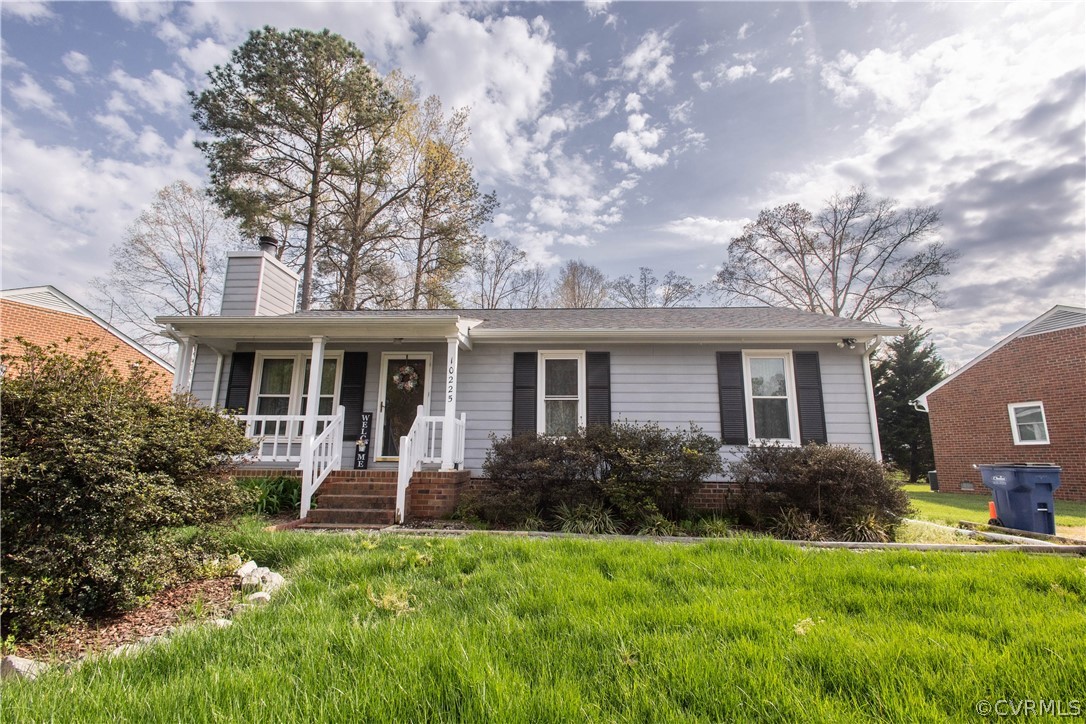 10225 Ridgerun Road Chesterfield, VA 23832 - Photo 5 of 33 a front view of house with yard and green space