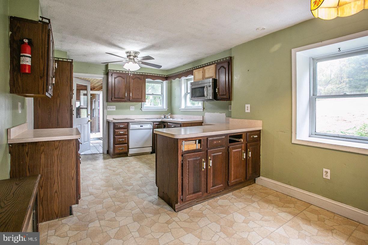 704 Kulp Road Perkiomenville, PA 18074 - Photo 4 of 26 Gallery Image 4