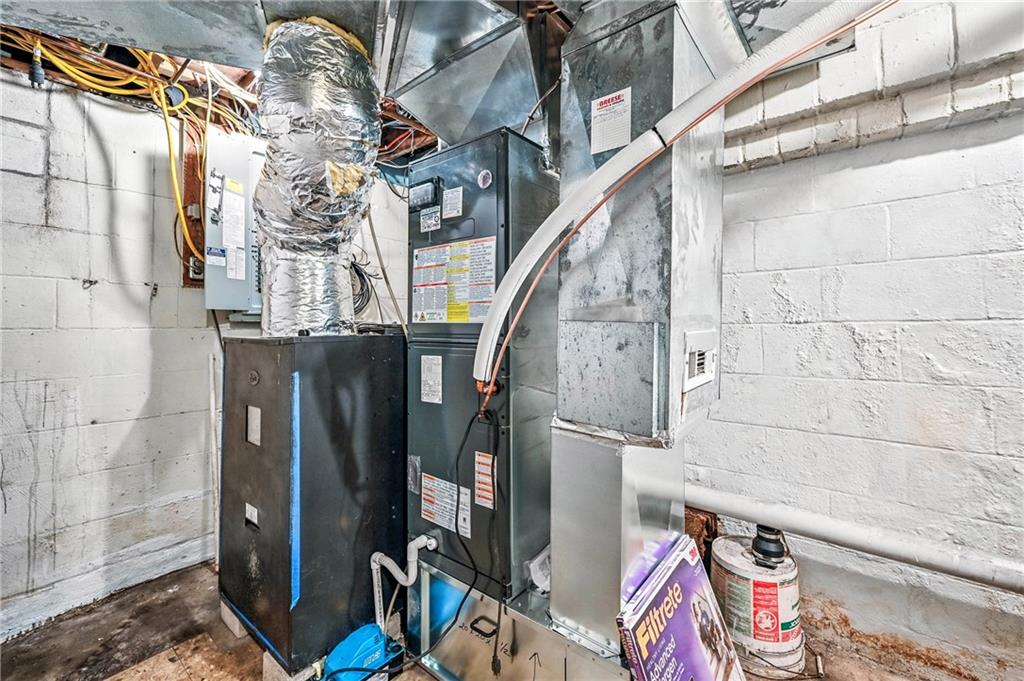 301 Hopper Road Transfer, PA 16154 - Photo 45 of 48 a view of walk in closet