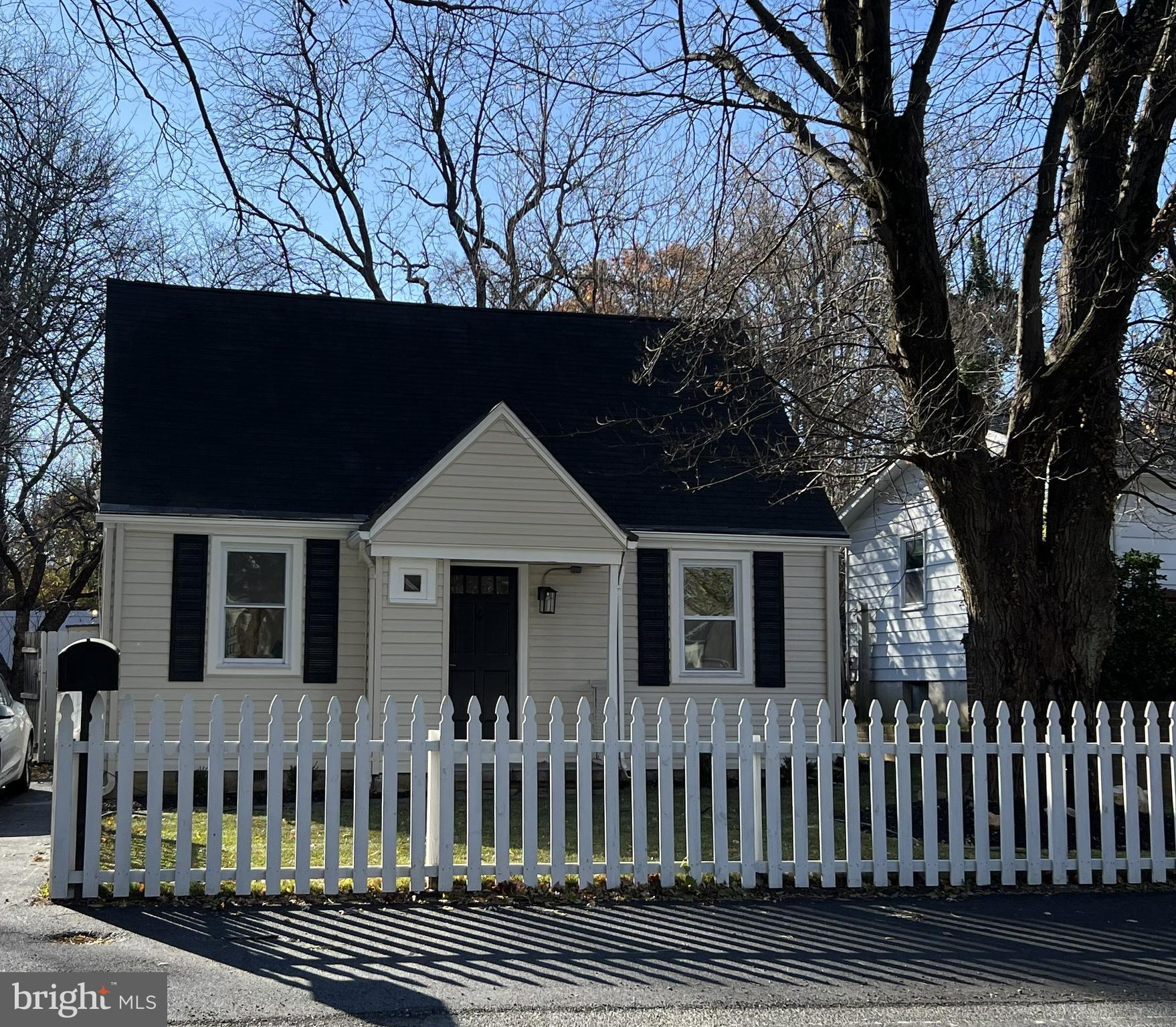 10238 Capitol View Avenue Silver Spring, MD 20910 - Photo 18 of 25 A PERFECT BLEND OF CHARM AND COMFORT