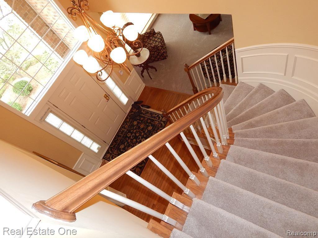 1695 Devonwood Drive Rochester, MI 48306 - Photo 3 of 37 circular.staircase