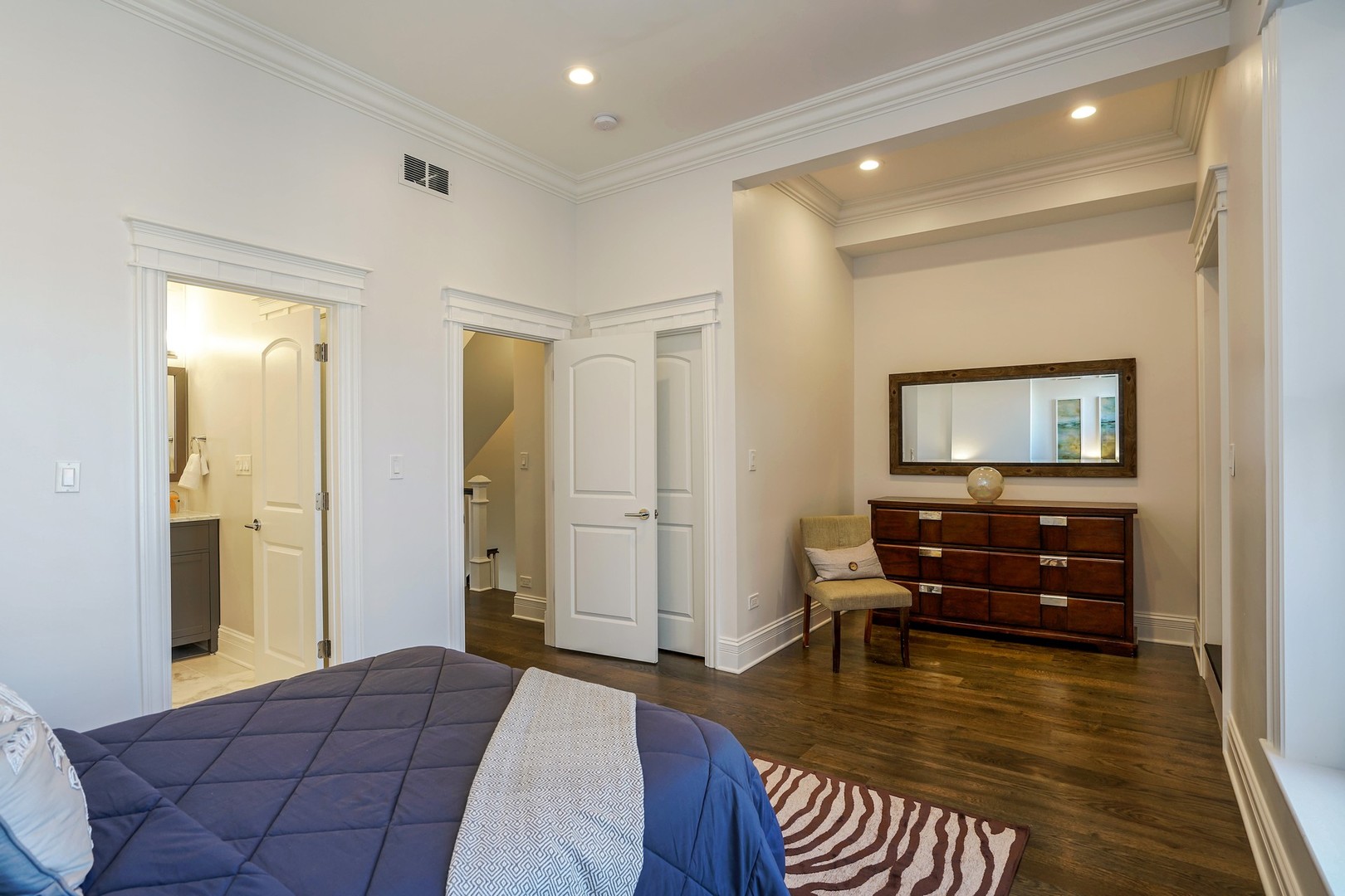 9 North Ada Street Chicago, IL 60607 - Photo 19 of 39 a living room with furniture and a wooden floor