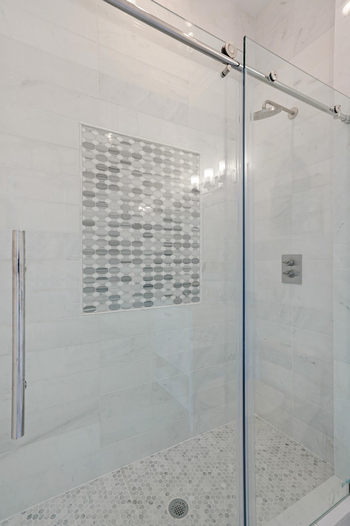 9 North Ada Street Chicago, IL 60607 - Photo 28 of 39 a bathroom with a shower