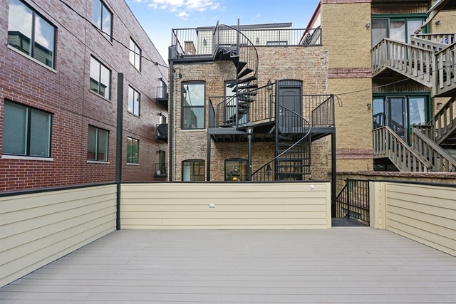 9 North Ada Street Chicago, IL 60607 - Photo 31 of 39 a view of a building entrance