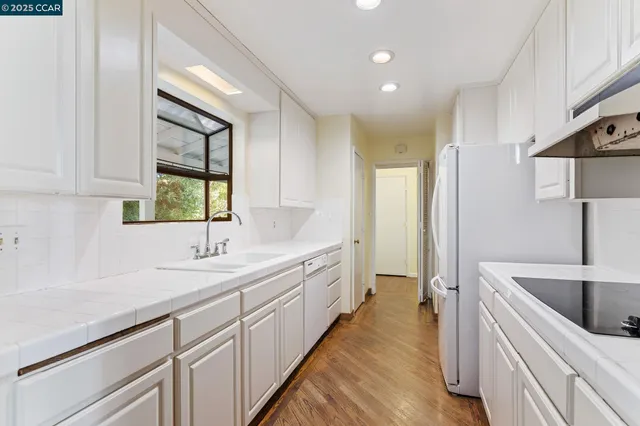 $1,399,000 | 3 Monroe Court, Orinda, CA 94563