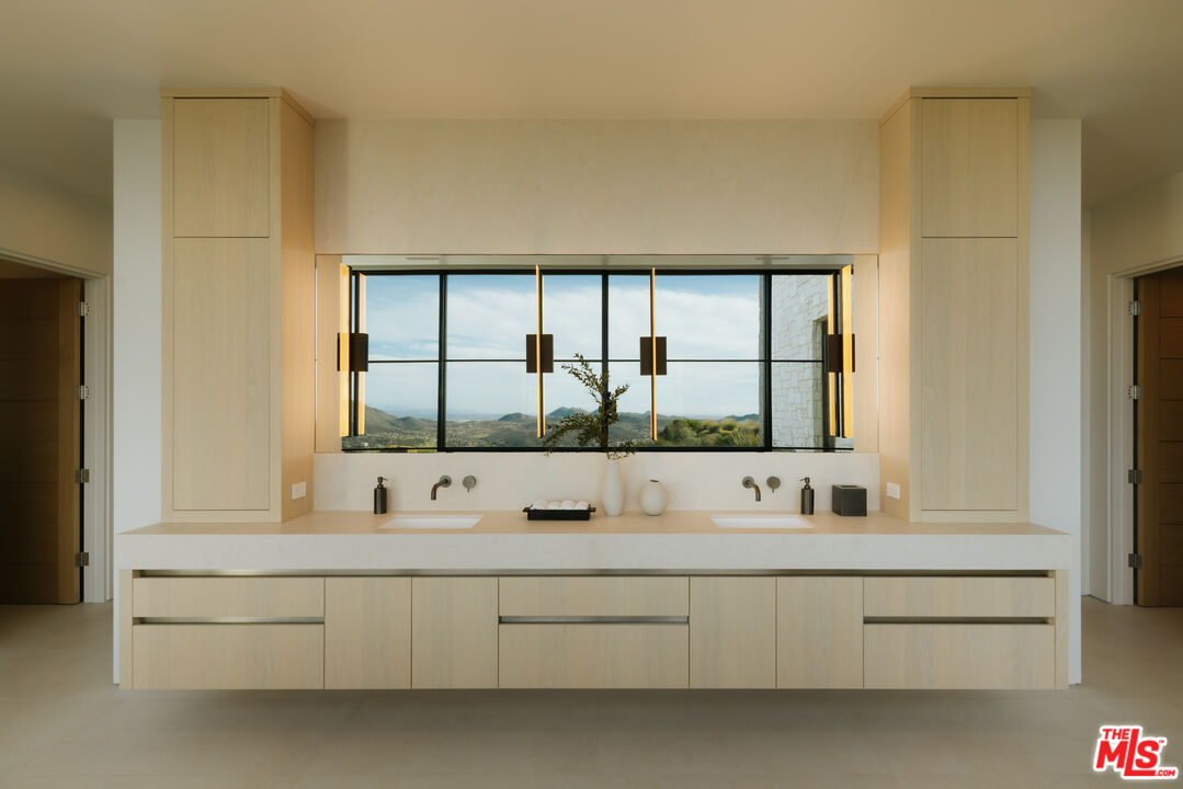2551 White Stallion Road Thousand Oaks, CA 91361 - Photo 20 of 48 a bathroom with a sink and a window